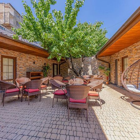 Boutique Living Hotel Yerevan Bagian luar foto