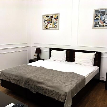 Boutique Living Hotel Yerevan Bagian luar foto