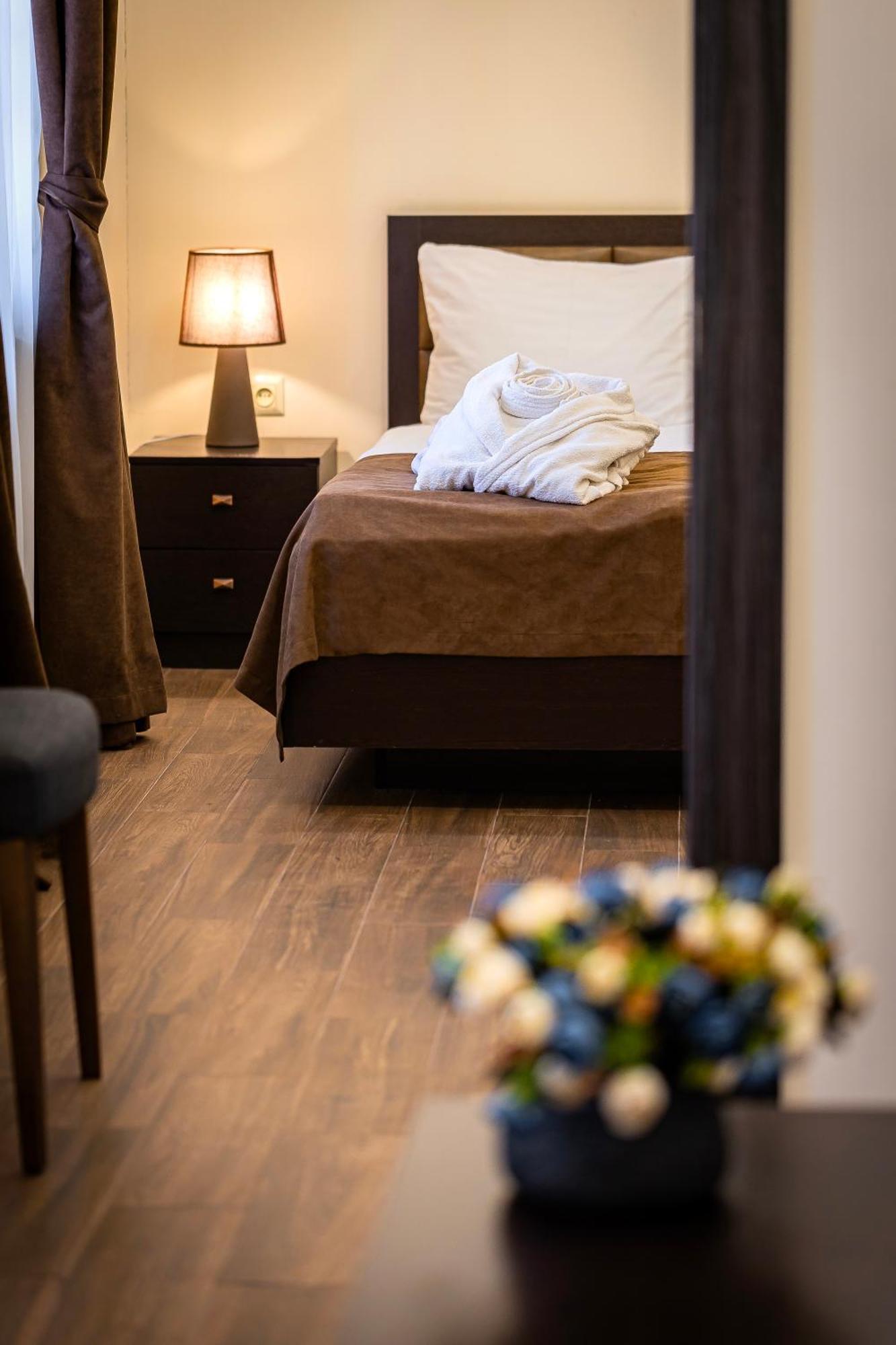 Boutique Living Hotel Yerevan Bagian luar foto