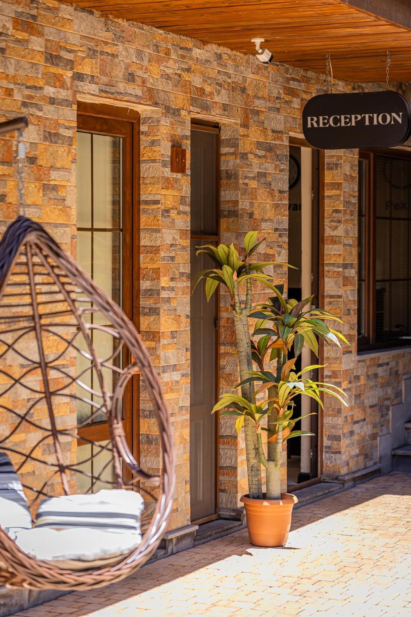 Boutique Living Hotel Yerevan Bagian luar foto