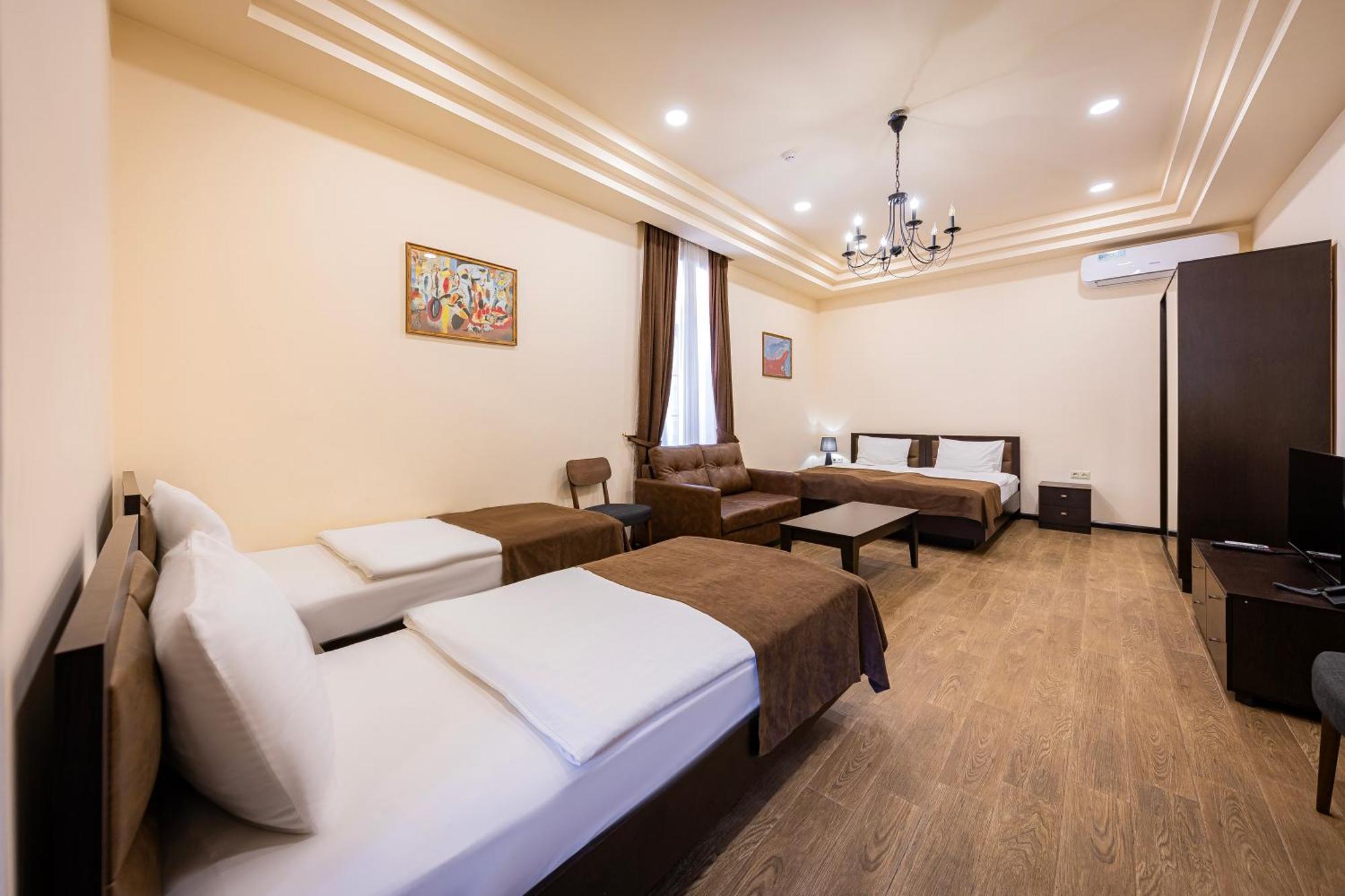 Boutique Living Hotel Yerevan Bagian luar foto