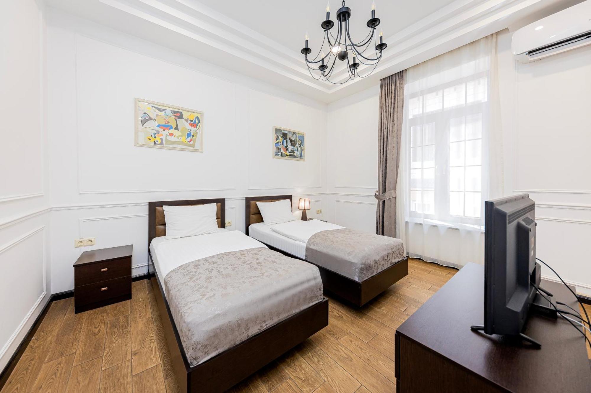 Boutique Living Hotel Yerevan Bagian luar foto