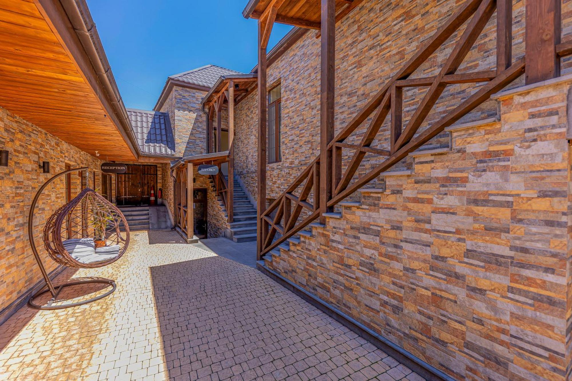 Boutique Living Hotel Yerevan Bagian luar foto