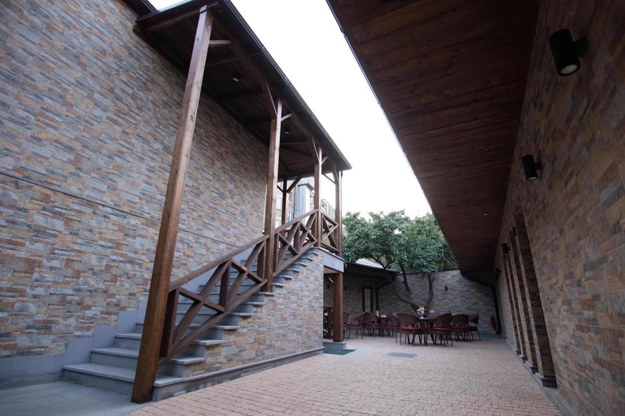 Boutique Living Hotel Yerevan Bagian luar foto