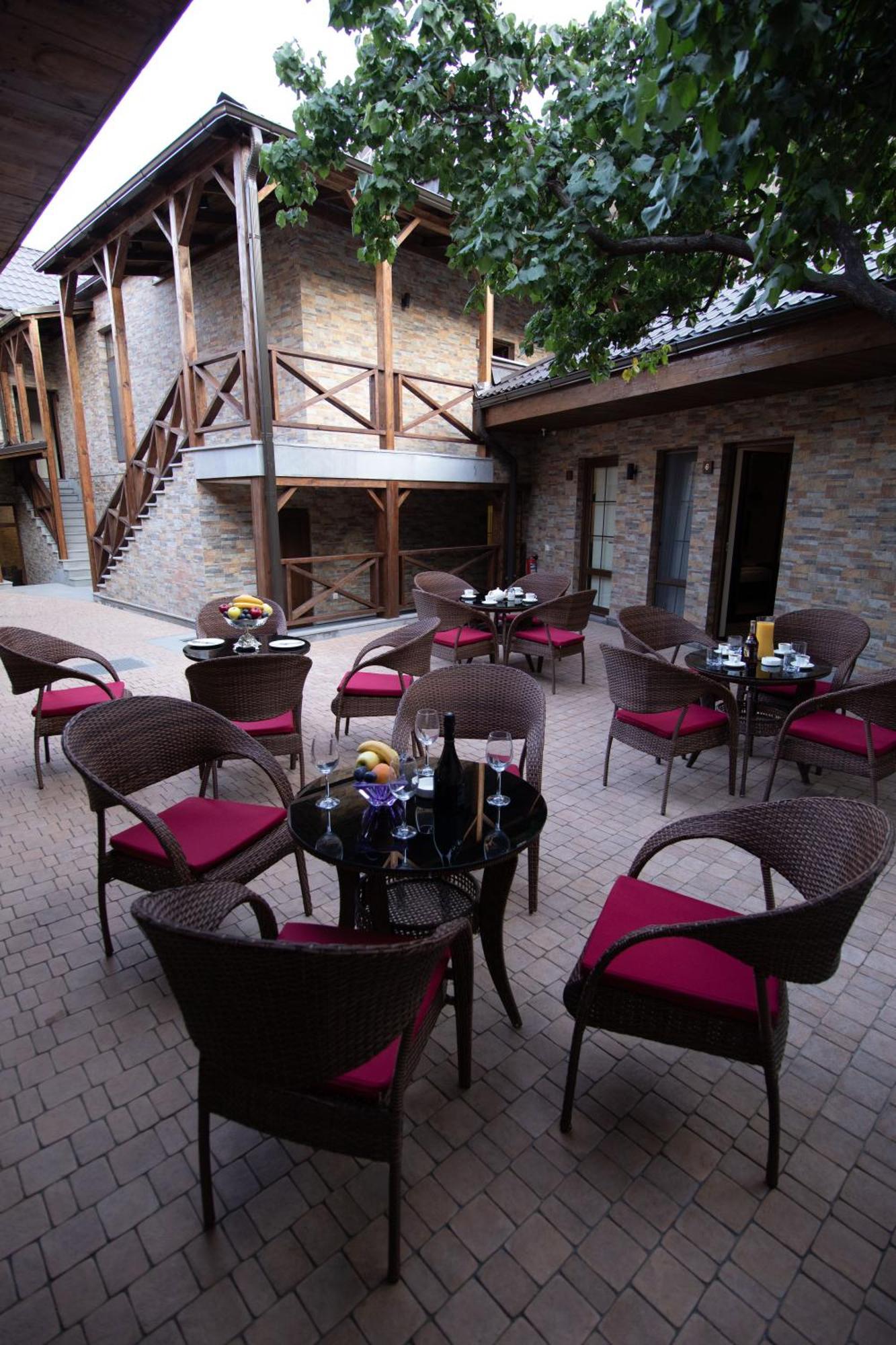 Boutique Living Hotel Yerevan Bagian luar foto