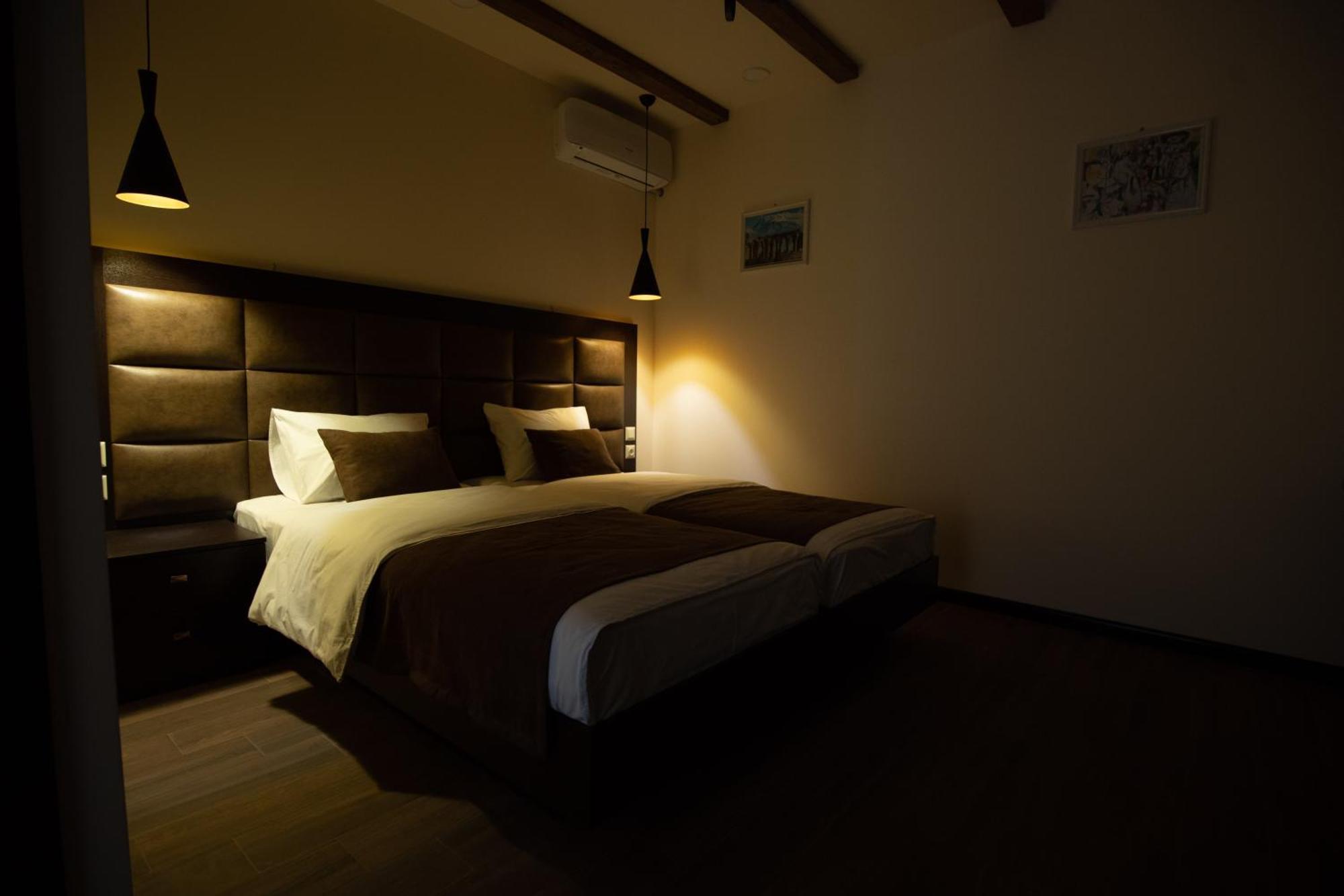 Boutique Living Hotel Yerevan Bagian luar foto