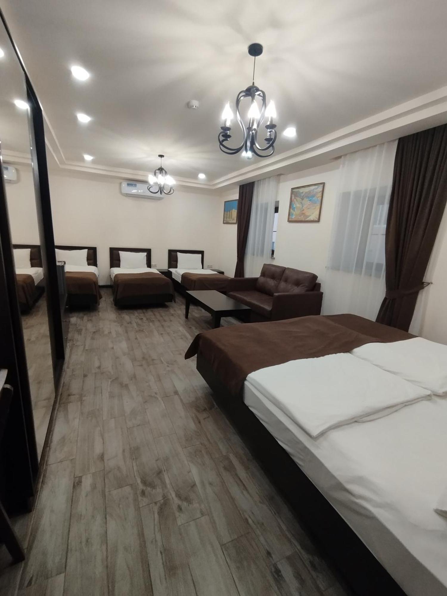 Boutique Living Hotel Yerevan Bagian luar foto
