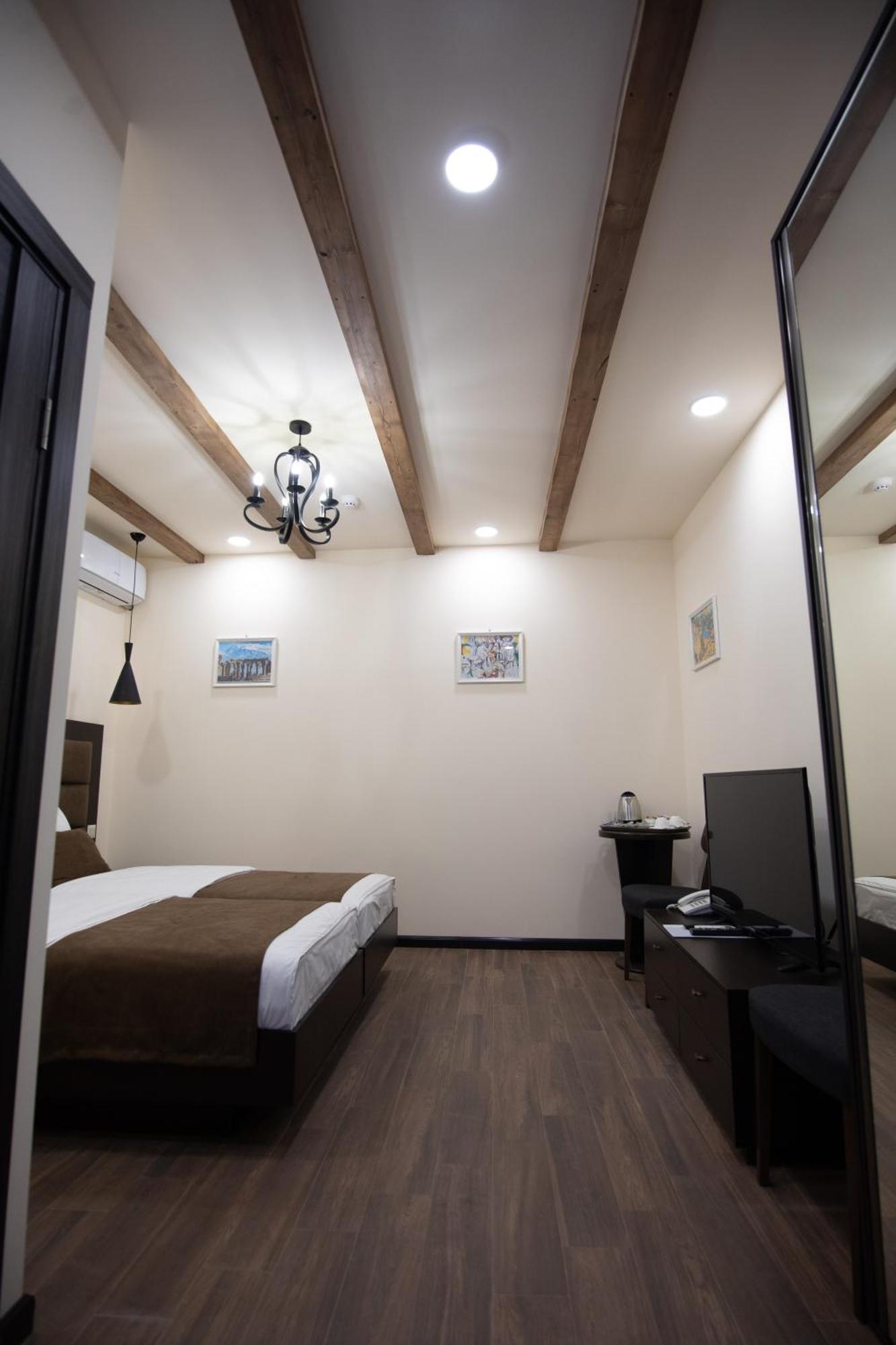 Boutique Living Hotel Yerevan Bagian luar foto