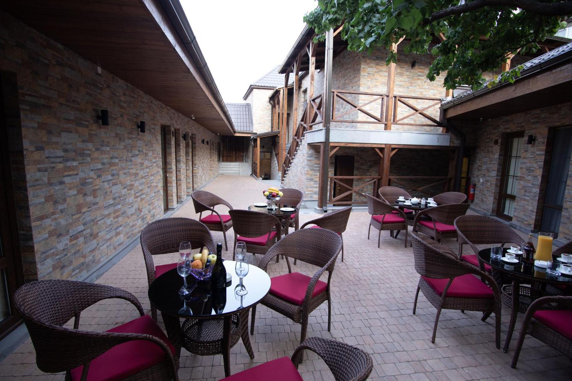 Boutique Living Hotel Yerevan Bagian luar foto