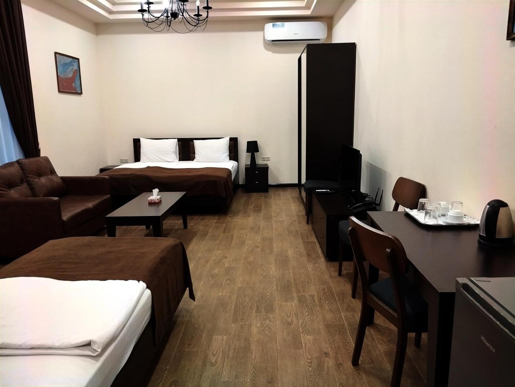 Boutique Living Hotel Yerevan Bagian luar foto