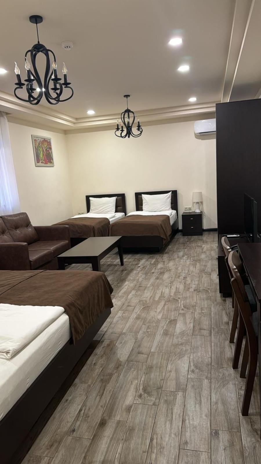 Boutique Living Hotel Yerevan Bagian luar foto