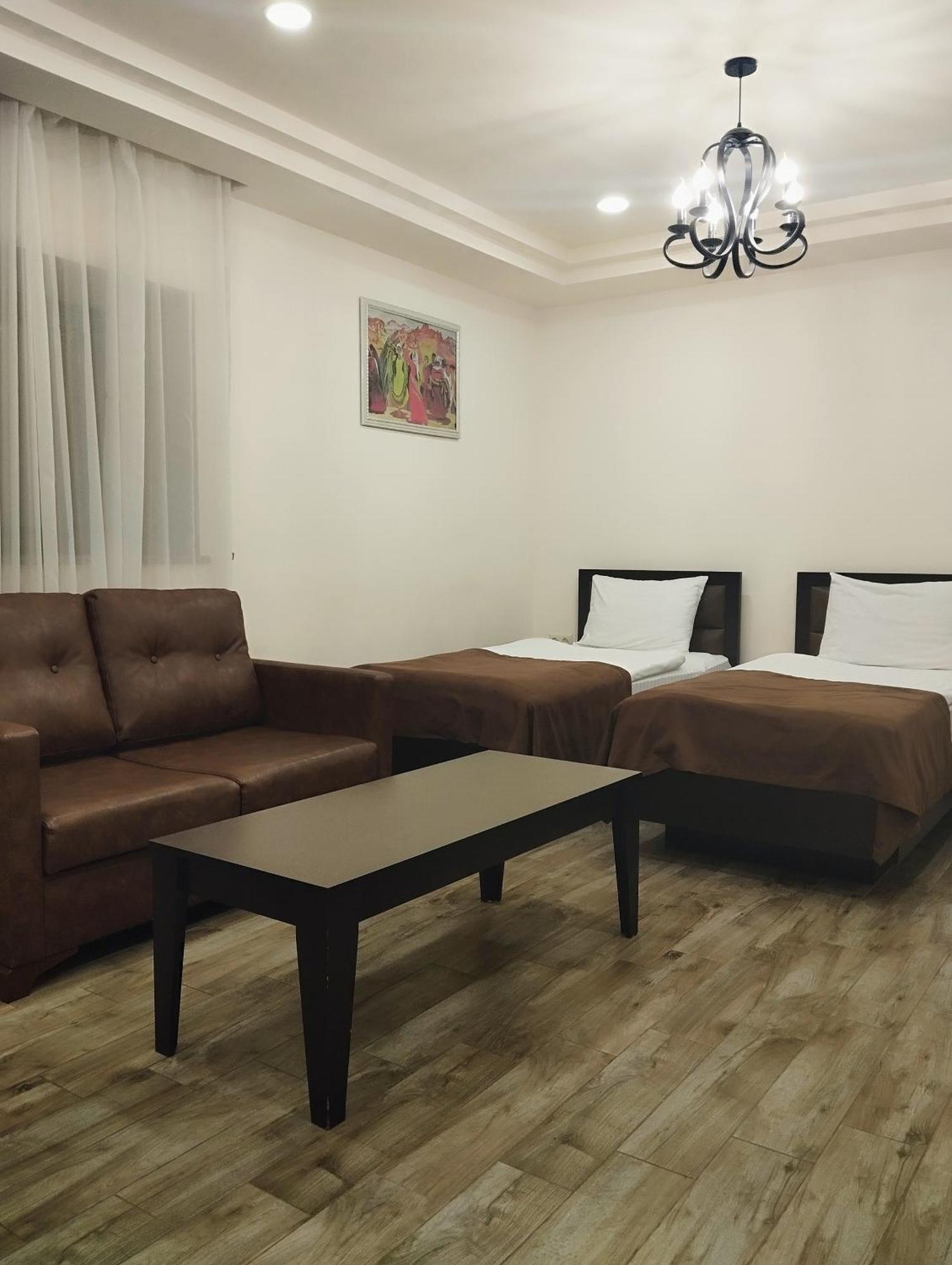 Boutique Living Hotel Yerevan Bagian luar foto