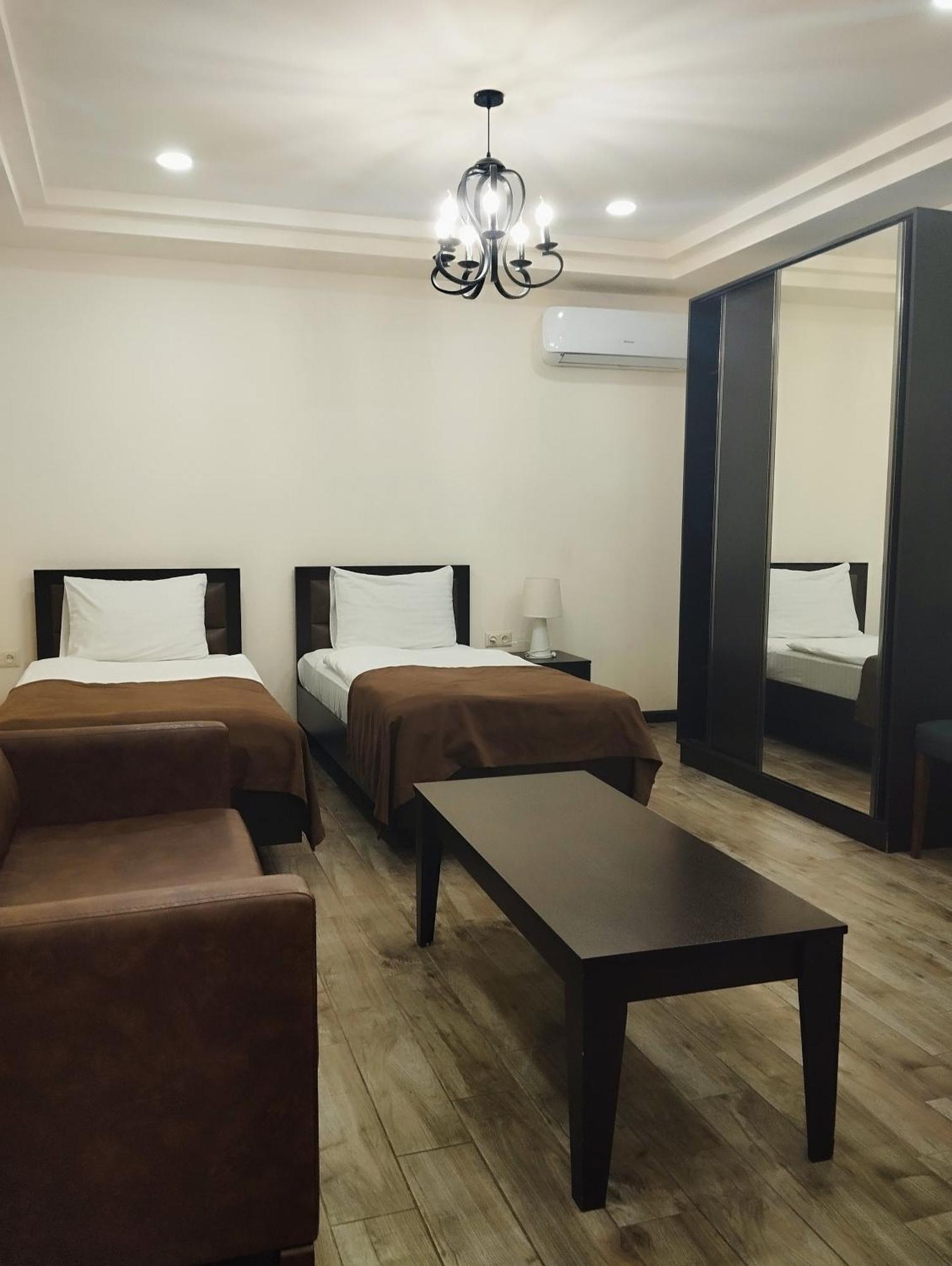 Boutique Living Hotel Yerevan Bagian luar foto