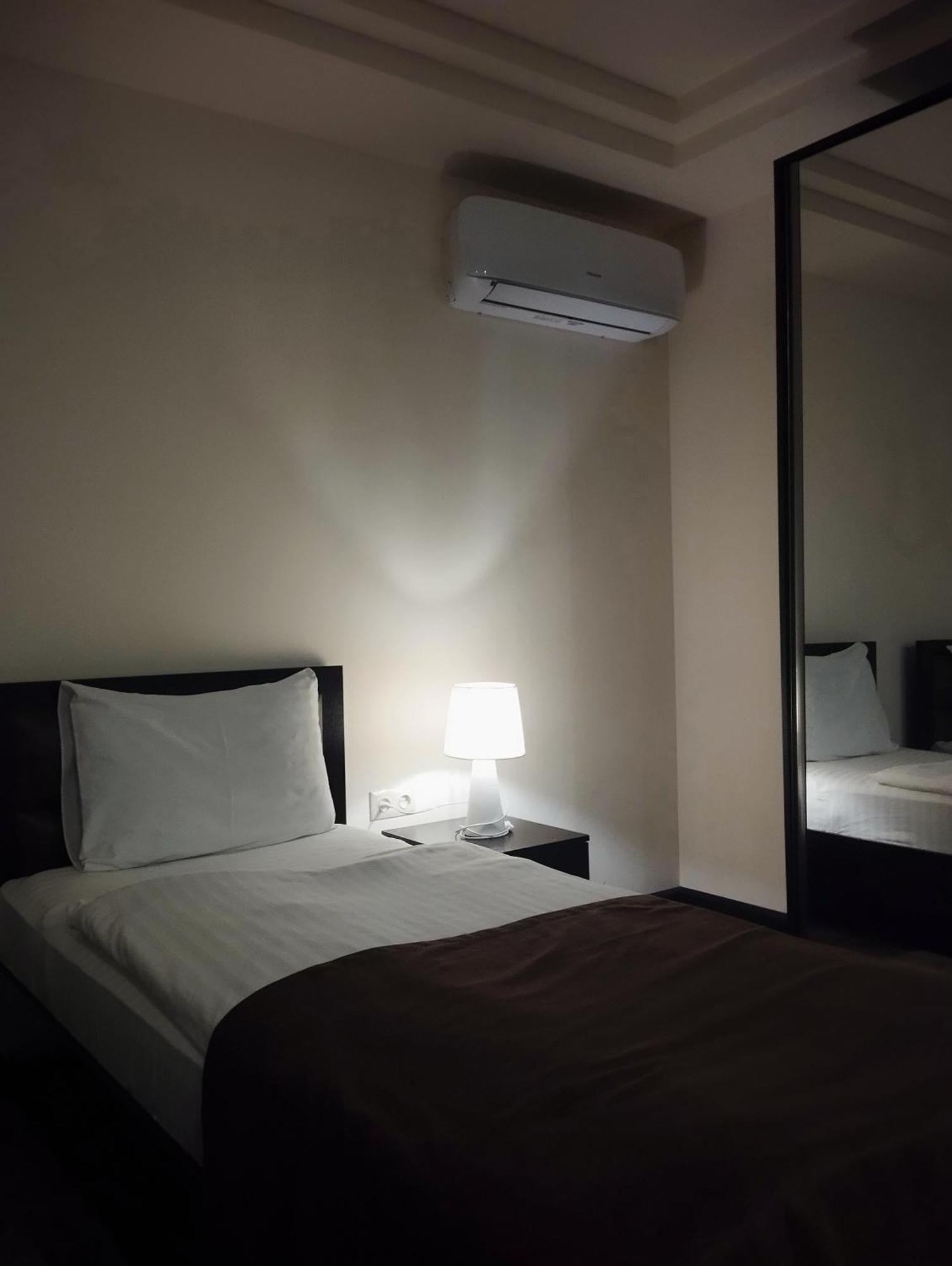 Boutique Living Hotel Yerevan Bagian luar foto
