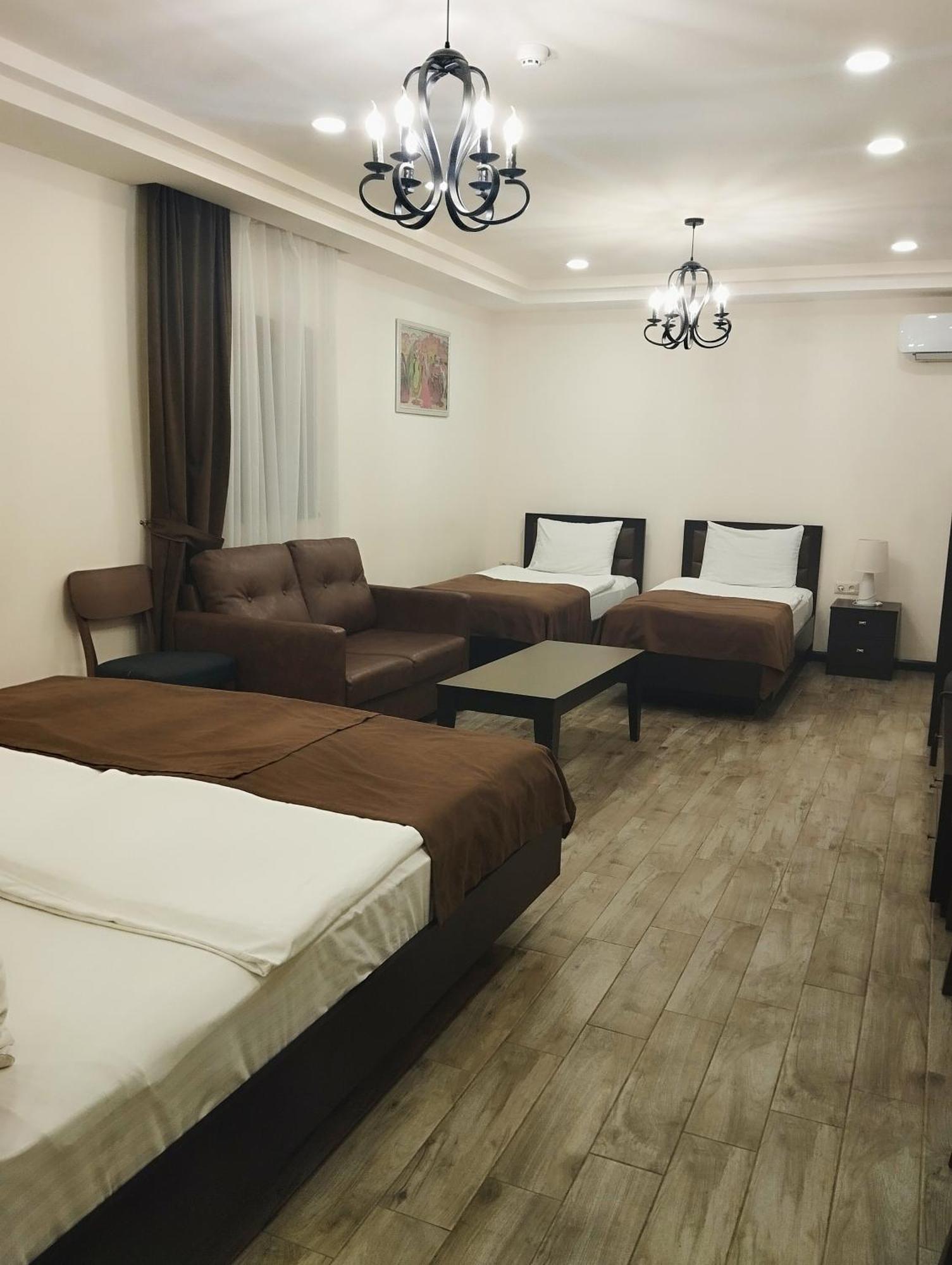 Boutique Living Hotel Yerevan Bagian luar foto