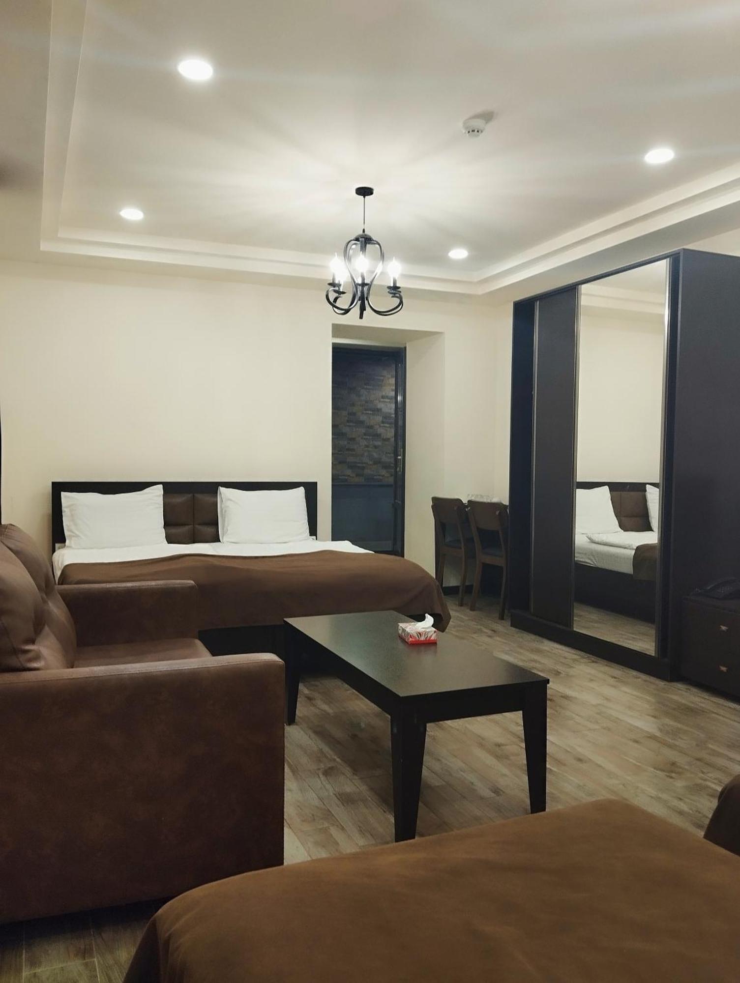 Boutique Living Hotel Yerevan Bagian luar foto