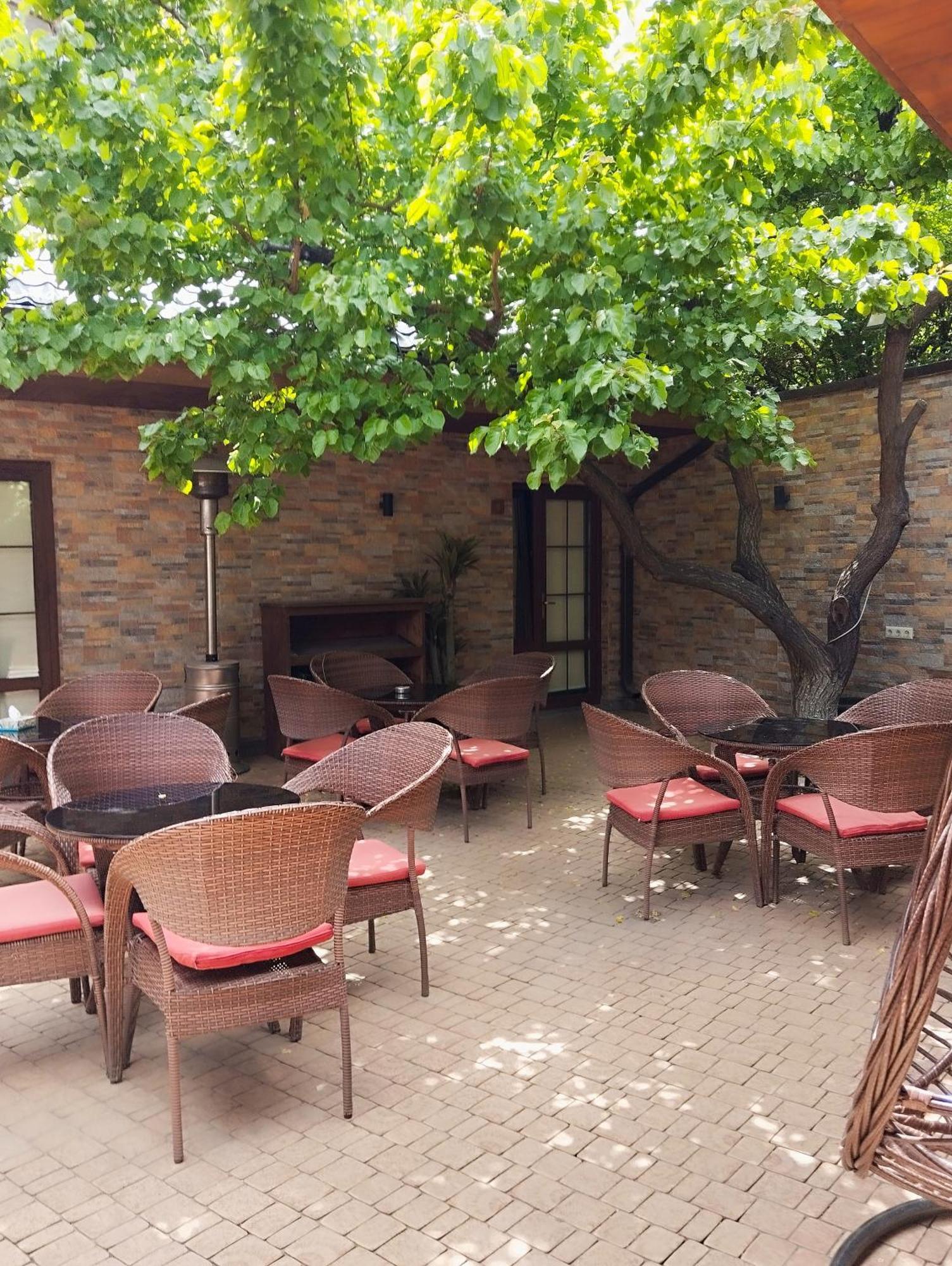 Boutique Living Hotel Yerevan Bagian luar foto