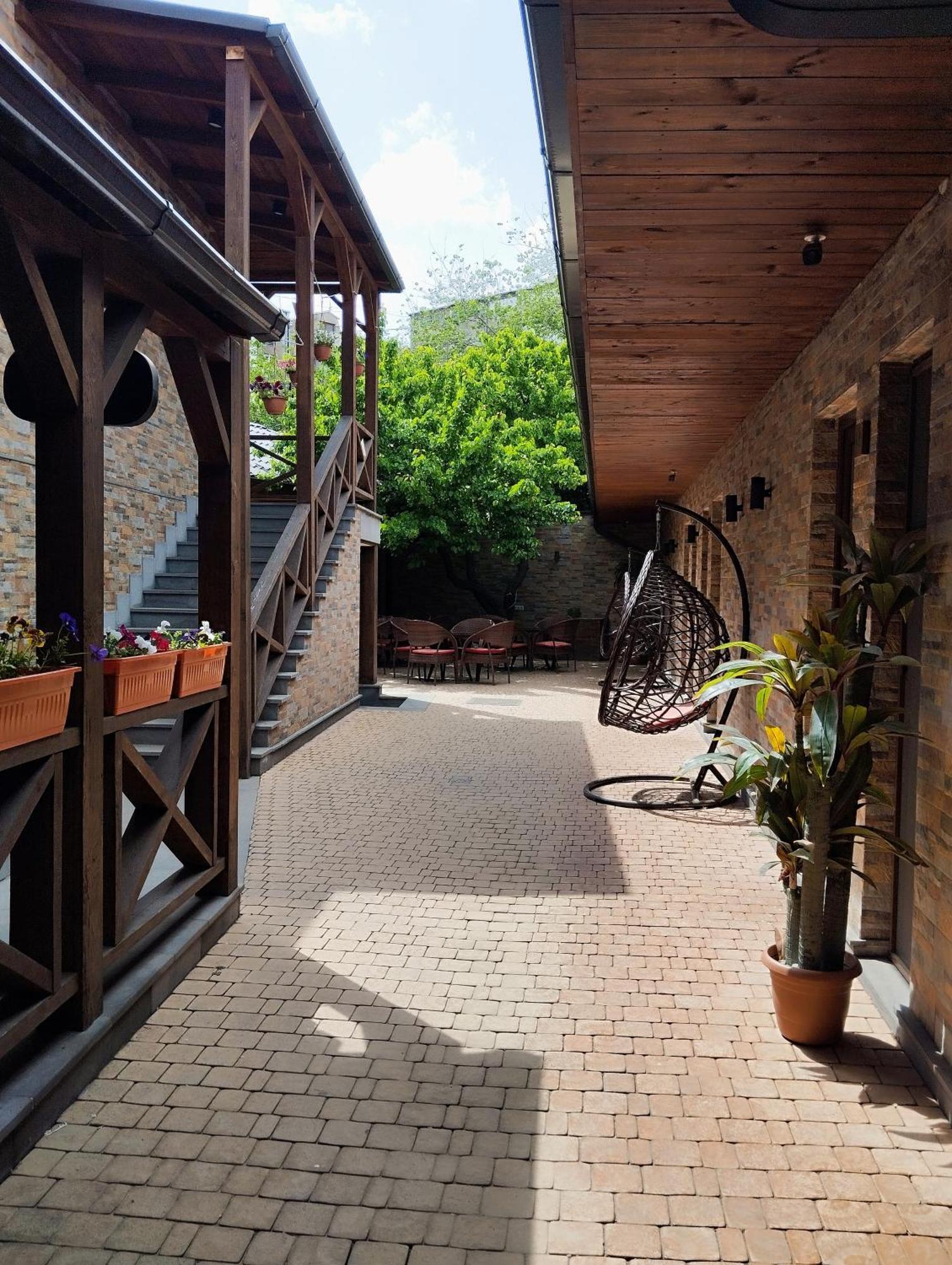 Boutique Living Hotel Yerevan Bagian luar foto