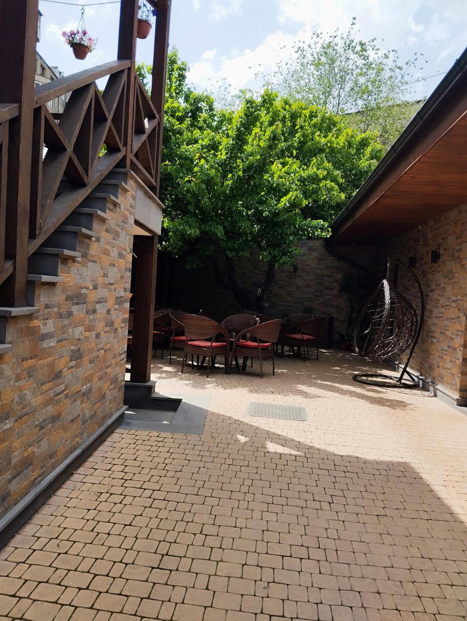 Boutique Living Hotel Yerevan Bagian luar foto